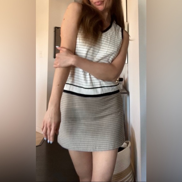 Sleeveless top - Picture 4 of 14